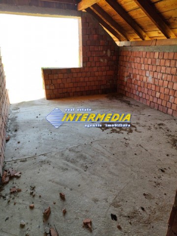 ocazie-casa-in-rosu-de-vanzare-p-m-garaj-cu-675-mp-teren-si-utilitati-in-fata-alba-iulia-3