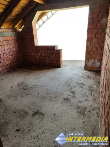 ocazie-casa-in-rosu-de-vanzare-p-m-garaj-cu-675-mp-teren-si-utilitati-in-fata-alba-iulia-6
