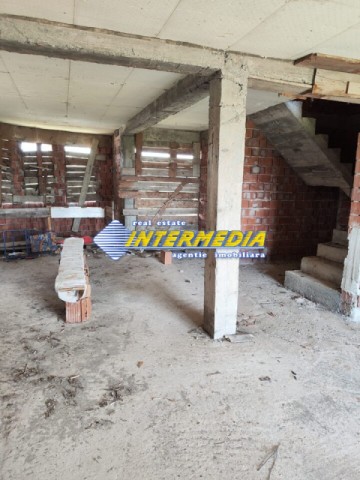 ocazie-casa-in-rosu-de-vanzare-p-m-garaj-cu-675-mp-teren-si-utilitati-in-fata-alba-iulia-7