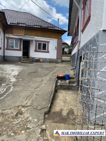 casa-7-camere-2-corpuri-teren-1300-mp-de-vanzare-in-pucheni-dambovita-2