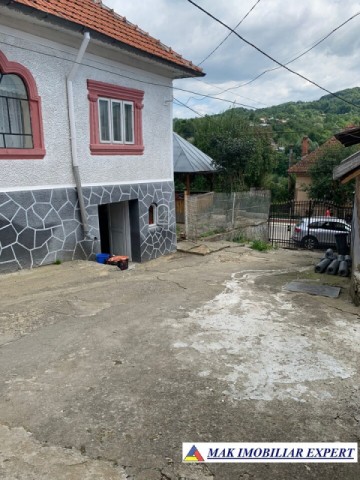 casa-7-camere-2-corpuri-teren-1300-mp-de-vanzare-in-pucheni-dambovita-1