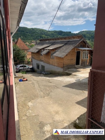 casa-7-camere-2-corpuri-teren-1300-mp-de-vanzare-in-pucheni-dambovita-3
