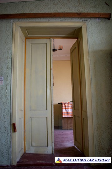 apartament-2-camere-la-casa-de-inchiriat-de-renovat-in-centru-campulung-muscel-arges-4