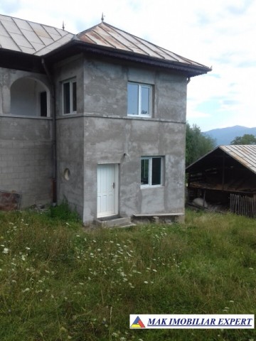 urgent-vand-casa-musceleana-cu-4-camere-si-teren-de-2980-mp-matau-arges-2