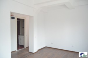 apartament-cu-sase-camere-situat-ultracentral-in-vila-2