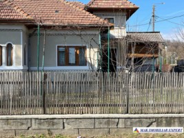casa-5-camere-cu-teren-600-mp-de-vanzare-in-campulung-muscel-central-arges-2