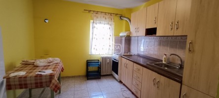 chirie-apartament-2-camere-zona-capat-1-etaj-3-semidecomandat-2