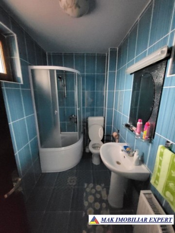 vila-10-camere-cu-teren-700-mp-de-vanzare-la-pestera-dambovicioara-arges-9