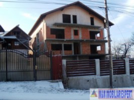 vila-la-rosupensiune-12-camere-cu-teren-4500-mp-in-valea-mare-pravat-arges-2