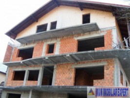 vila-la-rosupensiune-12-camere-cu-teren-4500-mp-in-valea-mare-pravat-arges-1