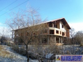 vila-la-rosupensiune-12-camere-cu-teren-4500-mp-in-valea-mare-pravat-arges-15