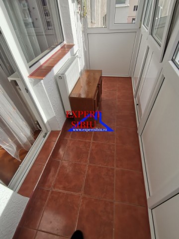 inchiriez-apartament-4-camere-decomandatrenovatzona-strand-11