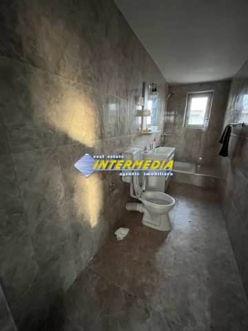 casa-noua-cu-4-camere-pivnita-de-vanzare-alba-iulia-finisata-teren-1400-mp-7