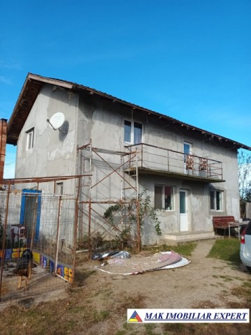 vila-cu-5-camere-cu-teren-de-400-mp-titesti-arges