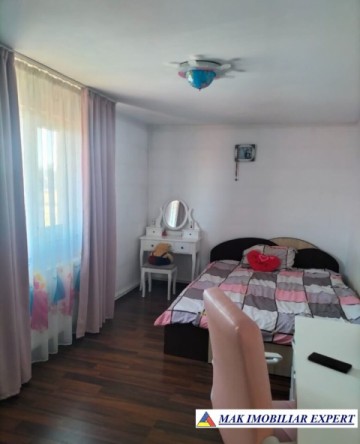 vila-cu-5-camere-cu-teren-de-400-mp-titesti-arges-4