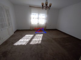 inchiriez-casa-3-camere-decomandatecu-garajzona-p-ta-rahovei-2
