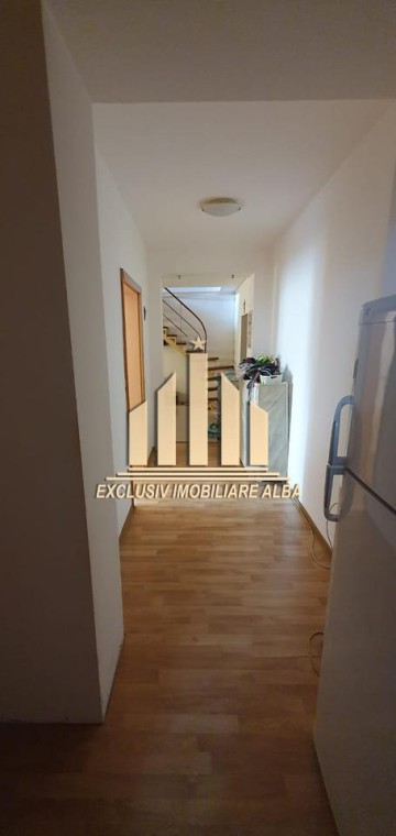 apartament-3-camere-cu-scara-interioara-in-cetate-1
