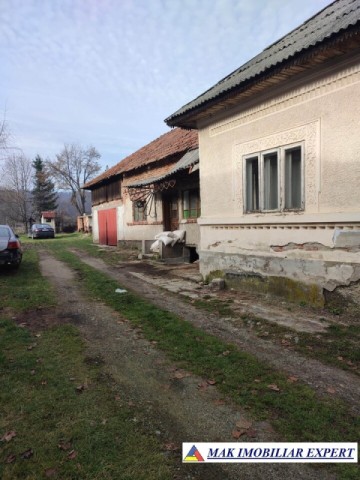 casa-6-camere-teren-4000-mp-de-vanzare-in-schitu-golesti-arges-2