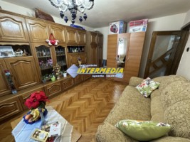 apartament-2-camere-decomandat-de-vanzare-in-cetate-etaj-1-finisat-mobilat-3