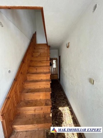 vila-cu-6-camere-si-teren-de-955-mp-de-vanzare-in-cetateni-arges-ideala-pentru-locuinta-spatioasa-de-familie-6