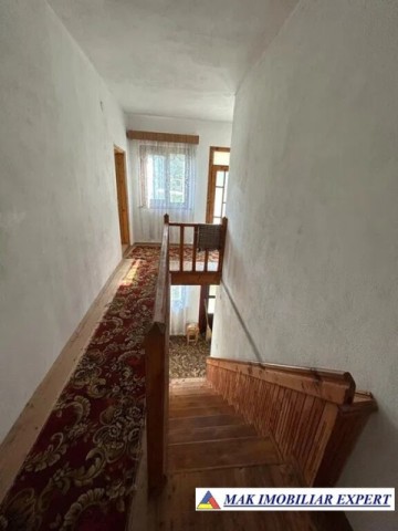 vila-cu-6-camere-si-teren-de-955-mp-de-vanzare-in-cetateni-arges-ideala-pentru-locuinta-spatioasa-de-familie-5