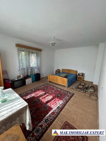 vila-cu-6-camere-si-teren-de-955-mp-de-vanzare-in-cetateni-arges-ideala-pentru-locuinta-spatioasa-de-familie-2