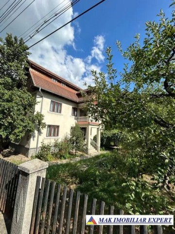 vila-cu-6-camere-si-teren-de-955-mp-de-vanzare-in-cetateni-arges-ideala-pentru-locuinta-spatioasa-de-familie-1