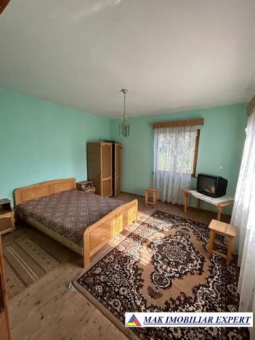 vila-cu-6-camere-si-teren-de-955-mp-de-vanzare-in-cetateni-arges-ideala-pentru-locuinta-spatioasa-de-familie-3