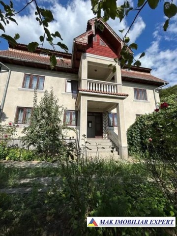 vila-cu-6-camere-si-teren-de-955-mp-de-vanzare-in-cetateni-arges-ideala-pentru-locuinta-spatioasa-de-familie
