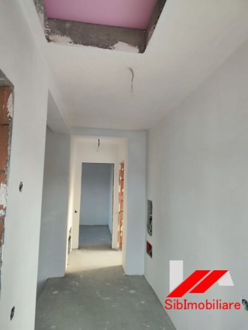 casa-4-camere-individuala-pivnita-garaj-si-mansarda-curte-de-500mp-zona-selimbar-8