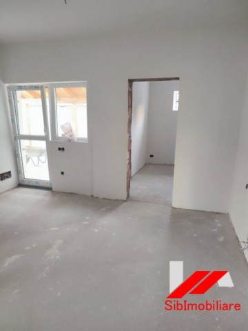 casa-4-camere-individuala-pivnita-garaj-si-mansarda-curte-de-500mp-zona-selimbar-6