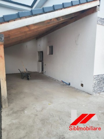 casa-4-camere-individuala-pivnita-garaj-si-mansarda-curte-de-500mp-zona-selimbar-10