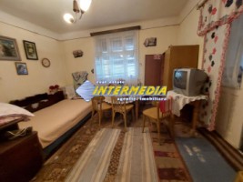 casa-de-vanzare-in-centru-pozitie-buna-1