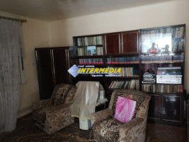 casa-de-vanzare-cu-600-mp-teren-in-centru-la-strada-asfaltata-2