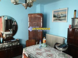 casa-de-vanzare-cu-600-mp-teren-in-centru-la-strada-asfaltata-1