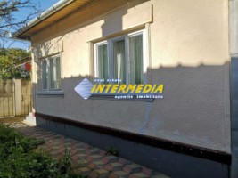 casa-de-vanzare-cu-600-mp-teren-in-centru-la-strada-asfaltata