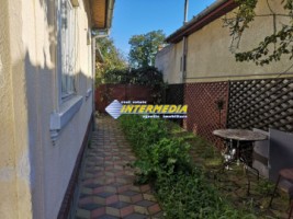 casa-de-vanzare-cu-600-mp-teren-in-centru-la-strada-asfaltata-7