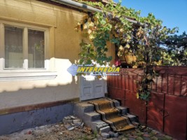 casa-de-vanzare-cu-600-mp-teren-in-centru-la-strada-asfaltata-5