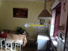 casa-de-vanzare-cu-600-mp-teren-in-centru-la-strada-asfaltata-10
