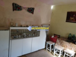 casa-de-vanzare-cu-600-mp-teren-in-centru-la-strada-asfaltata-13