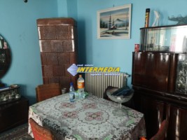 casa-de-vanzare-cu-600-mp-teren-in-centru-la-strada-asfaltata-14