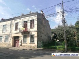 vila-stil-cu-7-camere-si-teren-de-337-mp-de-vanzare-in-centru-campulung-muscel-arges-ideala-pentru-locuinta-de-familie-sau-investitie-3