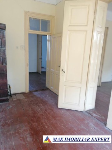 vila-stil-cu-7-camere-si-teren-de-337-mp-de-vanzare-in-centru-campulung-muscel-arges-ideala-pentru-locuinta-de-familie-sau-investitie-10