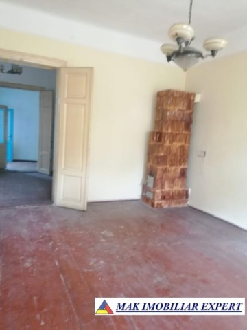 vila-stil-cu-7-camere-si-teren-de-337-mp-de-vanzare-in-centru-campulung-muscel-arges-ideala-pentru-locuinta-de-familie-sau-investitie-12