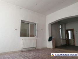 vila-stil-cu-7-camere-si-teren-de-337-mp-de-vanzare-in-centru-campulung-muscel-arges-ideala-pentru-locuinta-de-familie-sau-investitie-17