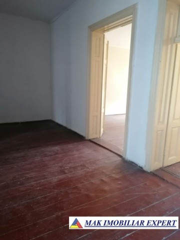 vila-stil-cu-7-camere-si-teren-de-337-mp-de-vanzare-in-centru-campulung-muscel-arges-ideala-pentru-locuinta-de-familie-sau-investitie-21