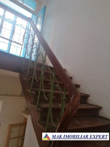 vila-stil-cu-7-camere-si-teren-de-337-mp-de-vanzare-in-centru-campulung-muscel-arges-ideala-pentru-locuinta-de-familie-sau-investitie-24