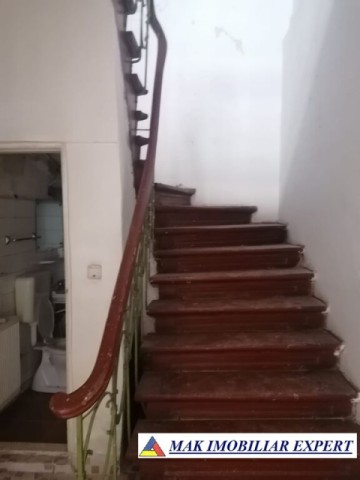 vila-stil-cu-7-camere-si-teren-de-337-mp-de-vanzare-in-centru-campulung-muscel-arges-ideala-pentru-locuinta-de-familie-sau-investitie-25