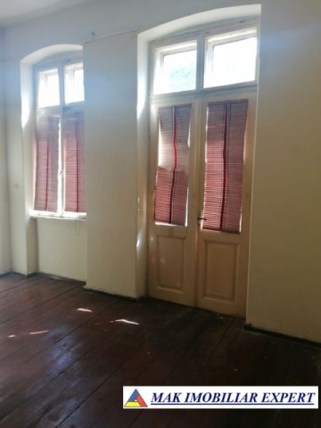 vila-stil-cu-7-camere-si-teren-de-337-mp-de-vanzare-in-centru-campulung-muscel-arges-ideala-pentru-locuinta-de-familie-sau-investitie-22