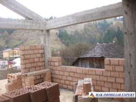 vila-tip-pensiune-la-rosu-cu-10-camere-si-teren-de-1055-mp-in-dambovicioara-oportunitate-de-investitie-turistica-23